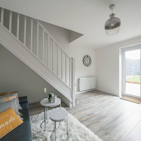Stylish 2-Bed Home - For Company Contractor And Leisure Stays - Nec, Airport, Hs2, Contractors, Resort World Бирмингам Екстериор снимка