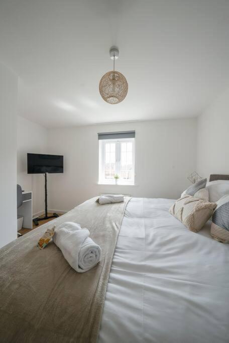 Stylish 2-Bed Home - For Company Contractor And Leisure Stays - Nec, Airport, Hs2, Contractors, Resort World Бирмингам Екстериор снимка