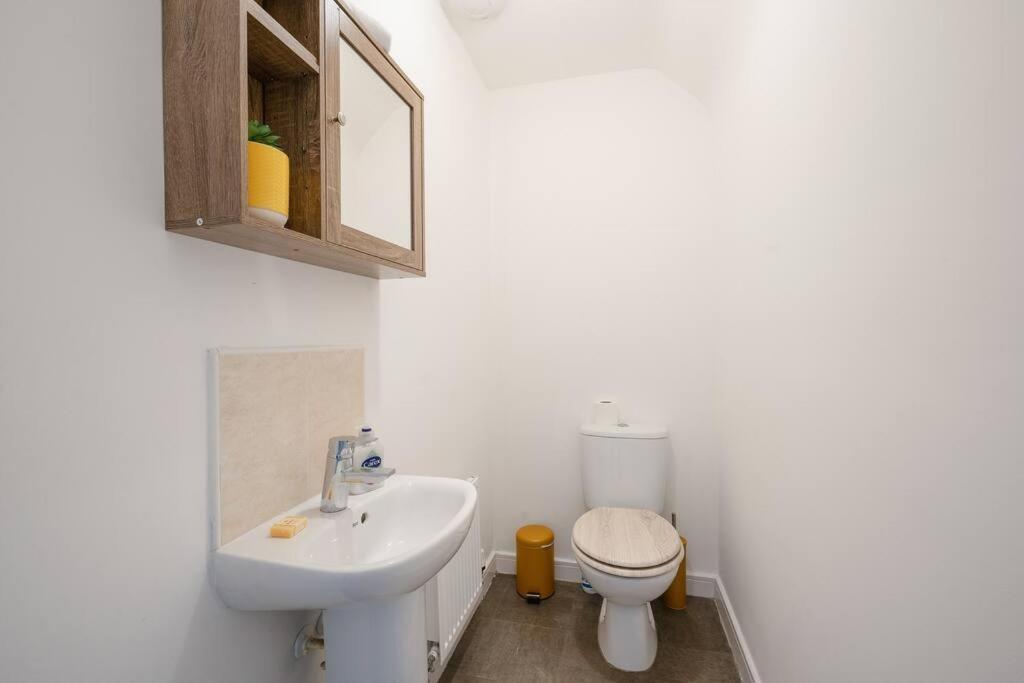 Stylish 2-Bed Home - For Company Contractor And Leisure Stays - Nec, Airport, Hs2, Contractors, Resort World Бирмингам Екстериор снимка