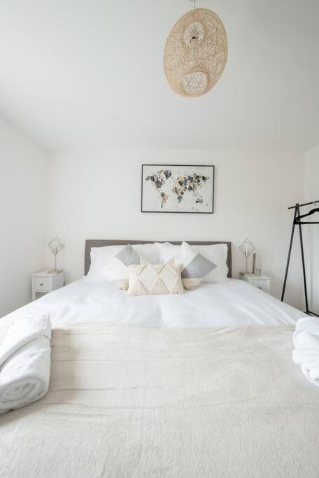 Stylish 2-Bed Home - For Company Contractor And Leisure Stays - Nec, Airport, Hs2, Contractors, Resort World Бирмингам Екстериор снимка