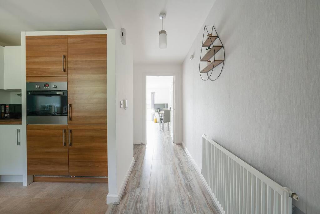 Stylish 2-Bed Home - For Company Contractor And Leisure Stays - Nec, Airport, Hs2, Contractors, Resort World Бирмингам Екстериор снимка