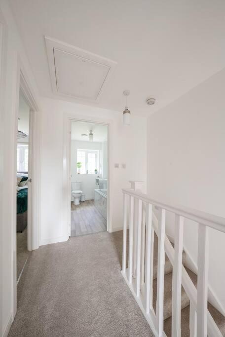 Stylish 2-Bed Home - For Company Contractor And Leisure Stays - Nec, Airport, Hs2, Contractors, Resort World Бирмингам Екстериор снимка